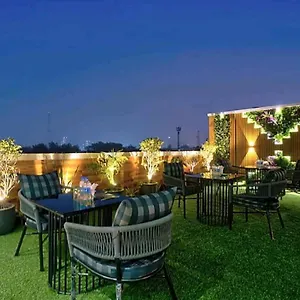 Hanuwant Place - 3 Minutes By Walk Aerocity Metro Station New Delhi